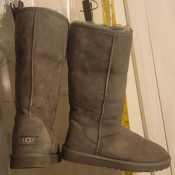 UGG Australia sz 8 🇺🇸, Gray Suede, Sheep skin. Women's CLASSIC TALL II BOOT. - Picture 1 of 6
